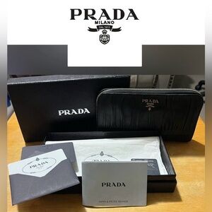 PRADA Milano PRADA Nappa Gaufre Black Leather Nero Zip Around Long Wallet